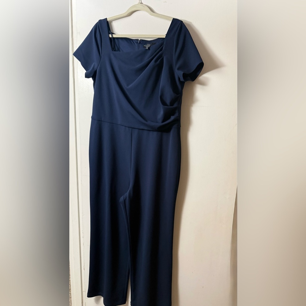 Maggie London Elegant Navy Short-Sleeve Jumpsuit
